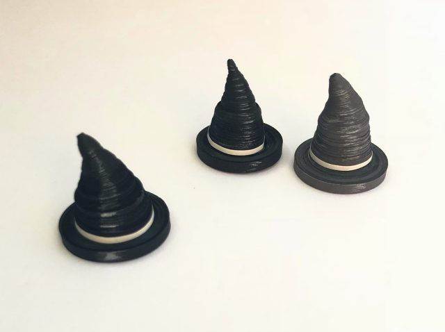 Cómo hacer sombreros de brujas de papel de Quilling ~ Mini decoraciones de Halloween para la quiller principiante || www.ThePaperyCraftery.com