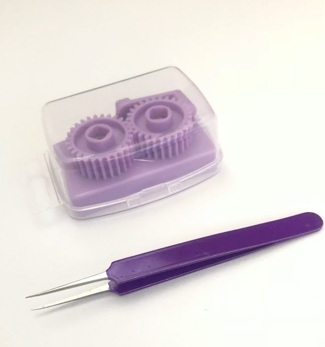 How to Use a Quilling Paper Crimper ~ Add a little texture with this inexpensive tool! || www.ThePaperyCraftery.com