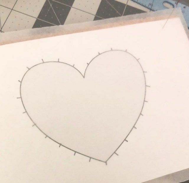 Corazón de encaje de papel Quilling: corazón de encaje delicado hecho de papel, perfecto para las manualidades de San Valentín | ThePaperyCraftery.com