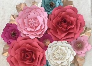 flores 3D son creadas a partir de papel crepé